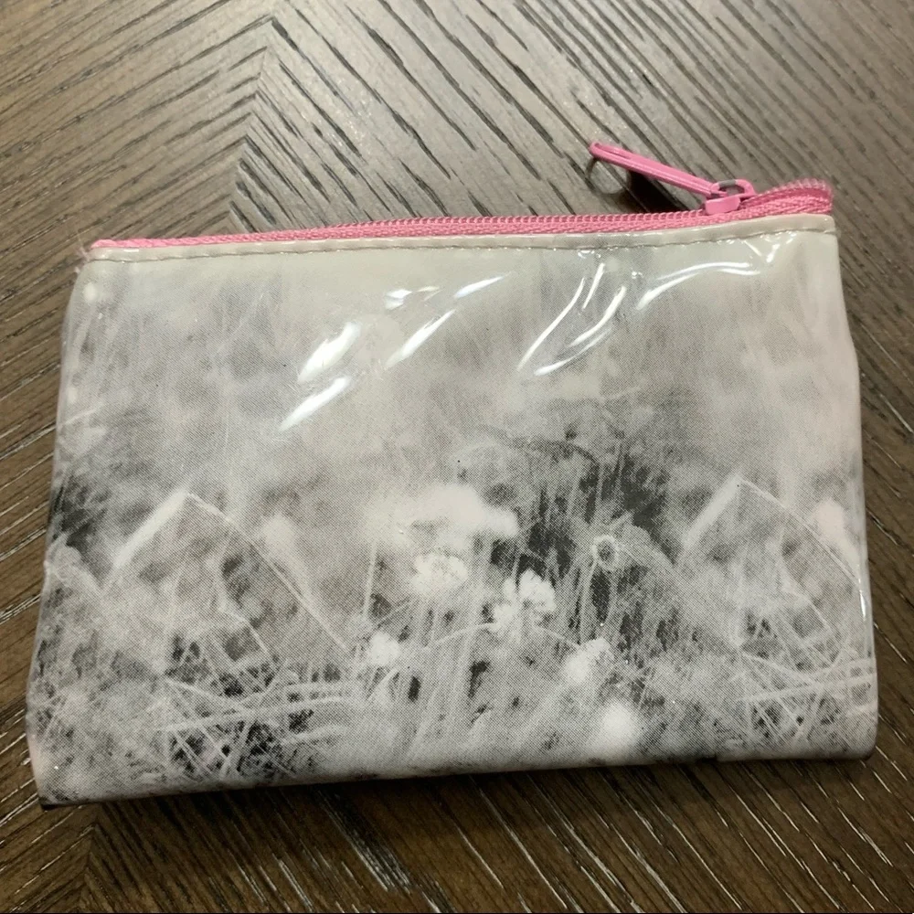 Puppy love, adorable change purse